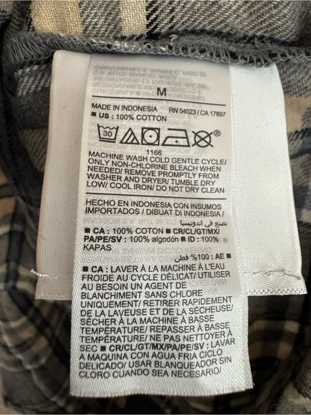 Old Navy The Boyfriend Shirt Plaid Flannel Grey Tan Size M Taylor Swift Evermore - Picture 4 of 4
